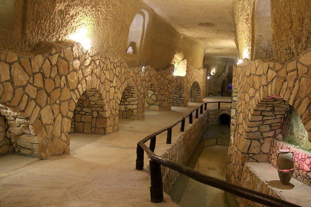 https://cdn.idntimes.com/content-images/post/20171025/hormozgan-iran-kariz-e-kish-kish-underground-city-24-photo-credit-karizkish-com-a7e8d14b762d0259ccd03c2f4a817354.jpg