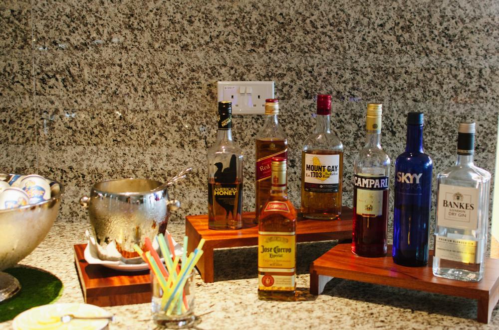 http://cdn.idntimes.com/content-images/post/20160712/hoteljenorchardgatewayexecutiveclubloungedrinks-7823f0e26b39ad422aacceeabaaa02d6.jpg
