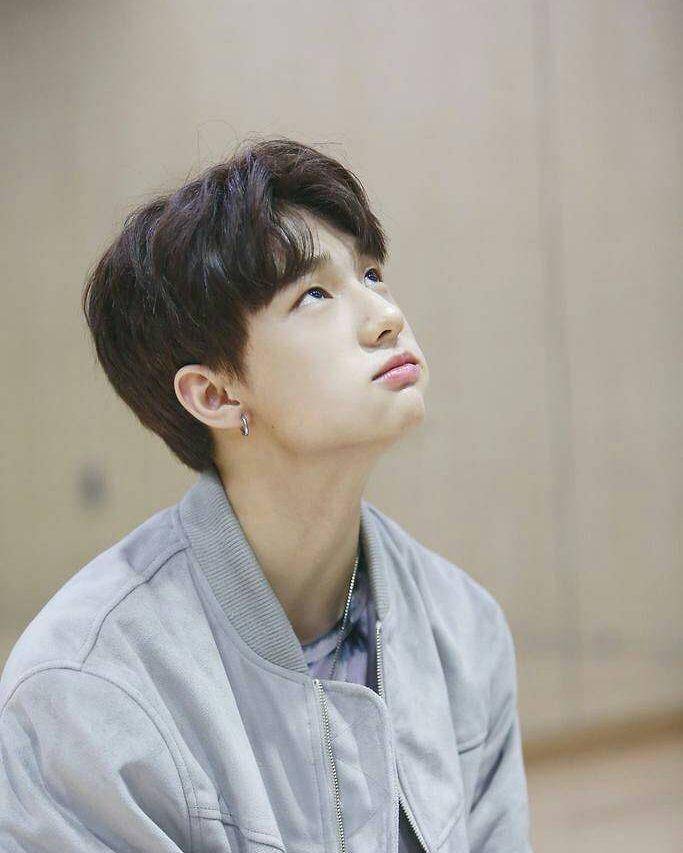 https://cdn.idntimes.com/content-images/post/20180115/hyunjin-sk-20f3e2c28c6b689adc0486cec9444d79.jpg