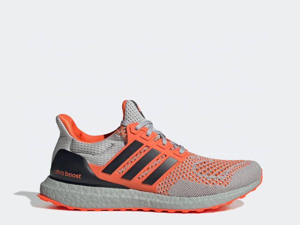 rekomendasi sepatu untuk jalan jauh (adidas.co.id)