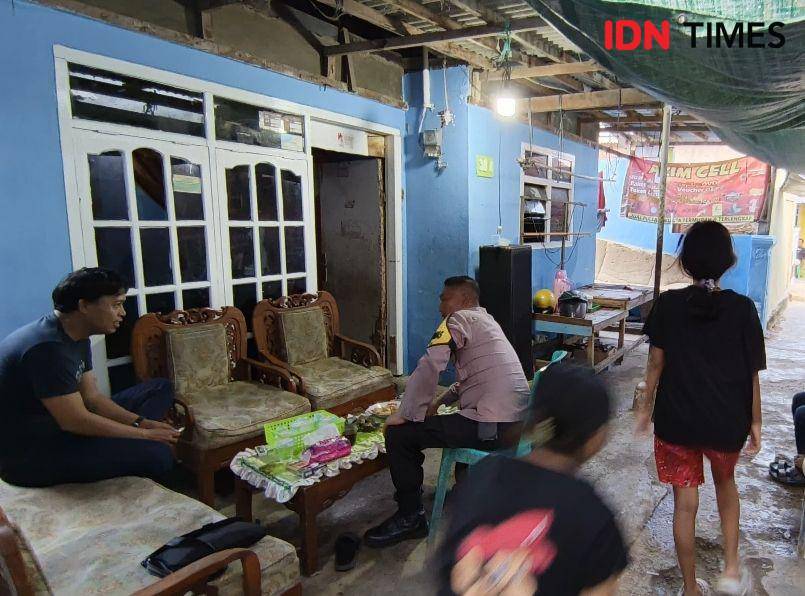 Keluarga korban Nursilawati, kasus wanita dibunuh oleh suaminya di Kota Bandar Lampung. (IDN Times/Tama Yudha Wiguna).