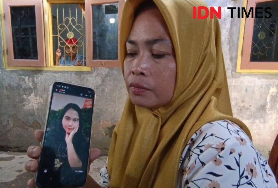 Keluarga korban Nursilawati, kasus wanita dibunuh oleh suaminya di Kota Bandar Lampung. (IDN Times/Tama Yudha Wiguna).