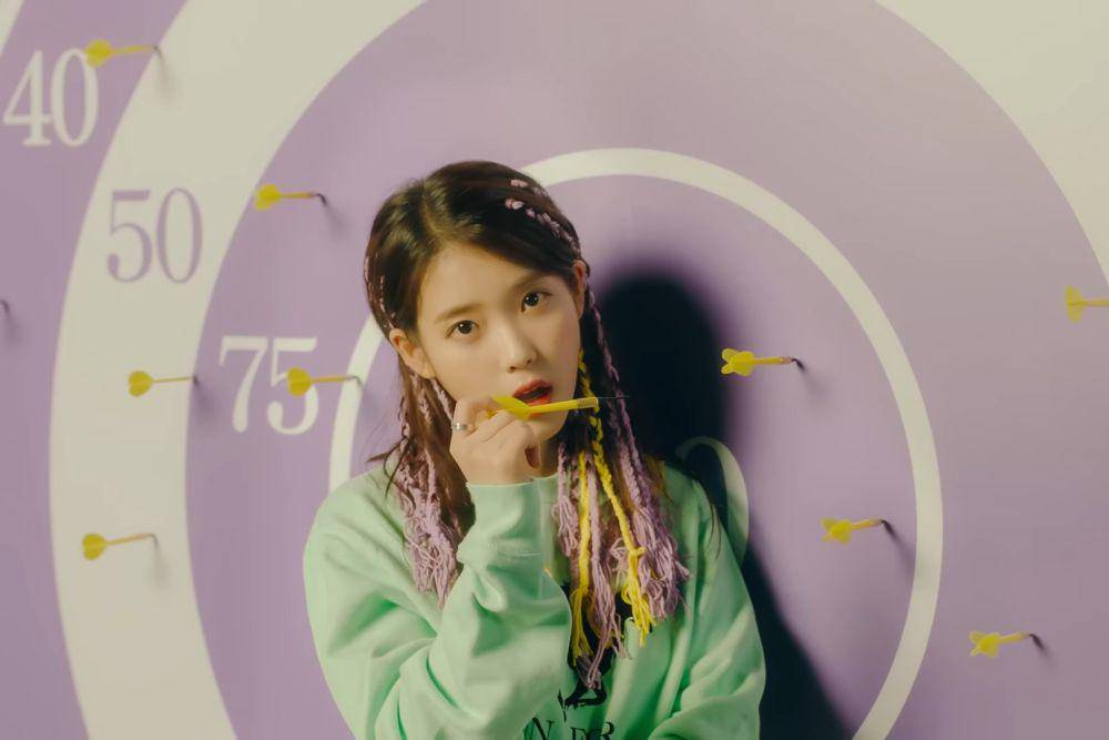 cuplikan MV BBIBBI milik IU (youtube.com/1theK)