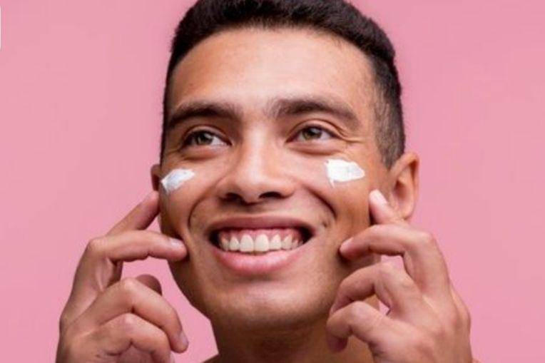 Ilustrasi pria menggunakan sunscreen