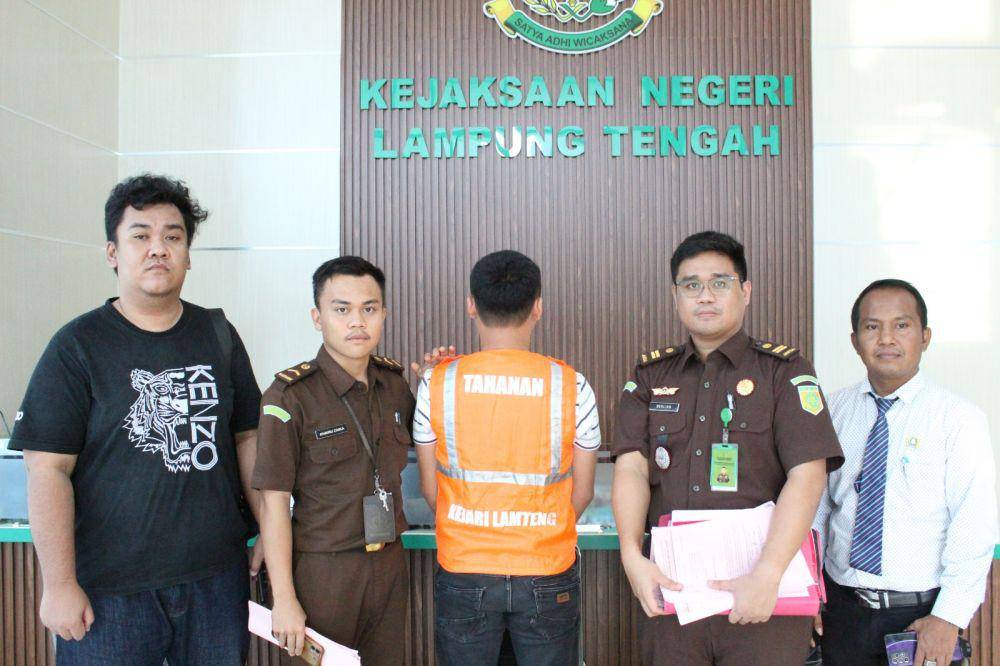 Kejari Lampung Tengah tangani perkara tersangka Rafli Kurniawan Hasim. (Dok. Kejari Lamteng).