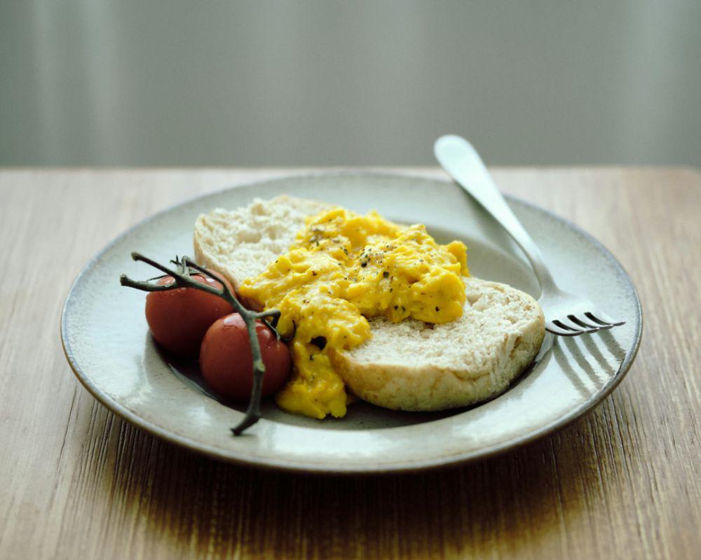 ilustrasi scrambled egg yang sudah matang (unsplash.com/Jason W)