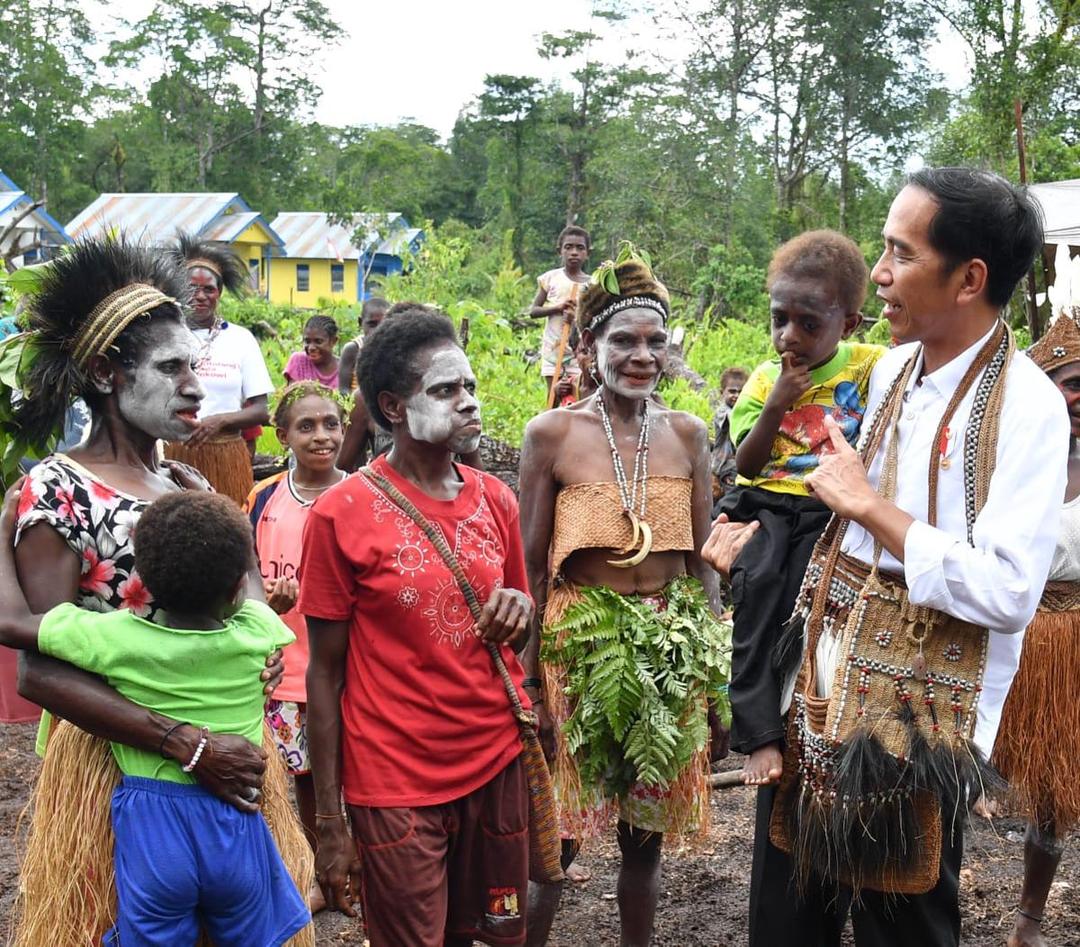 https://cdn.idntimes.com/content-images/post/20180414/jokowi-15-ad07d943c6b7826beb0ee56635b8fe11.jpg