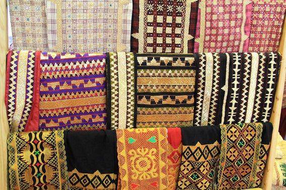 http://cdn.idntimes.com/content-images/post/20151229/kain-tapis-32d01c9bf9ce0df664015316fb7136ee.jpg