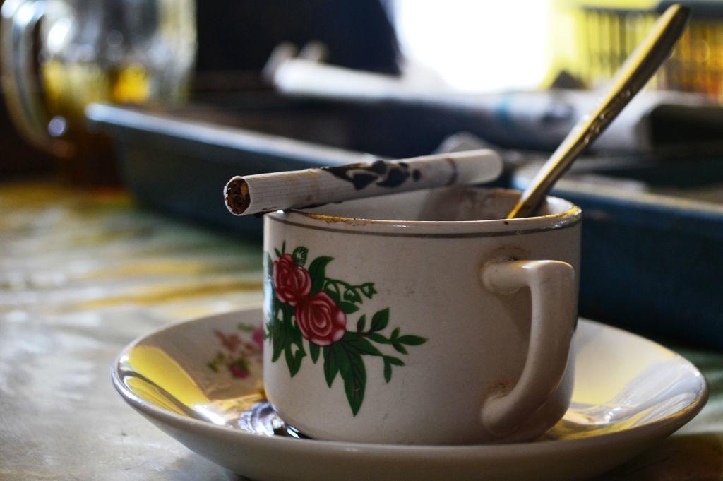 http://cdn.idntimes.com/content-images/post/20160111/ko-minumkopi-kopi-dan-rokok-b0d65f552b5f54867f0e92a7c7f64377.jpg