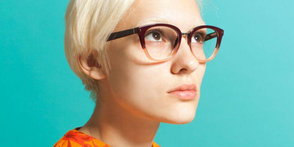 https://cdn.idntimes.com/content-images/post/20170117/landscape-1461598130-wearing-glasses-makeup-trick-index-048329ebfa95a74e8189b5ff2e2606af.jpg