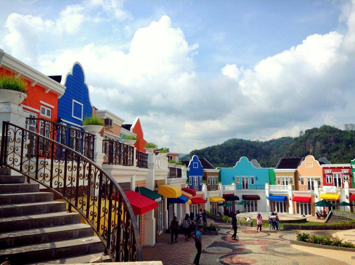 https://cdn.idntimes.com/content-images/post/20171215/little-europe-citra-garden1-e57fc94ac8dc47e15097b8f6049f2bb3.jpg