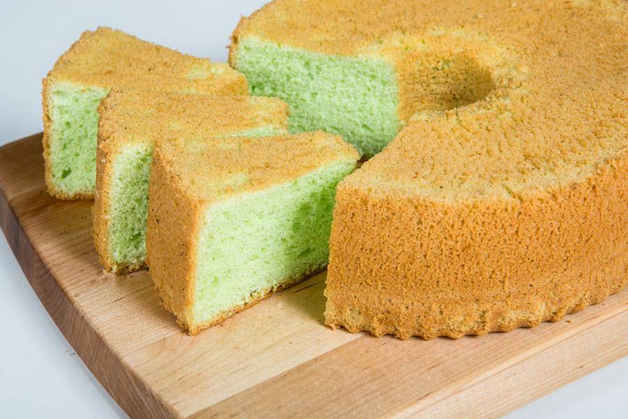 https://cdn.idntimes.com/content-images/post/20170801/malaysias-pandan-cake-listed-in-cnns-cakes-of-the-world-but-they-think-its-from-singapore-too-world-of-buzz-d037374db741555beb34a93163494ad9.jpg