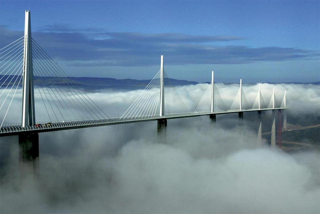 https://cdn.idntimes.com/content-images/post/20171025/millau-viaduct-bc5e8ea7f8ded9763532b2507bd6779c.jpg