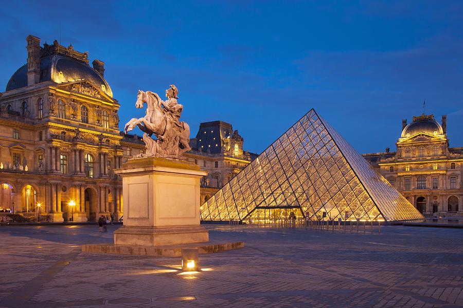 https://cdn.idntimes.com/content-images/post/20170714/musee-du-louvre-5f8ffbe3849c8ff6d353ae24eab0dfea.jpg