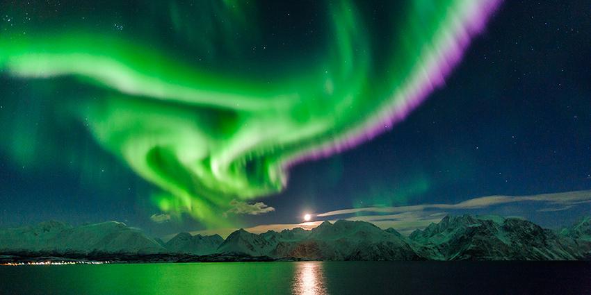 https://cdn.idntimes.com/content-images/post/20170717/northern-lights-lyngenfjord-northern-norway-nav-d3ffe4a3-bde9-4ffa-8a1c-a42b84c60681-1-ad4097cccc0dd222e6aa61e037cd5e04.jpg