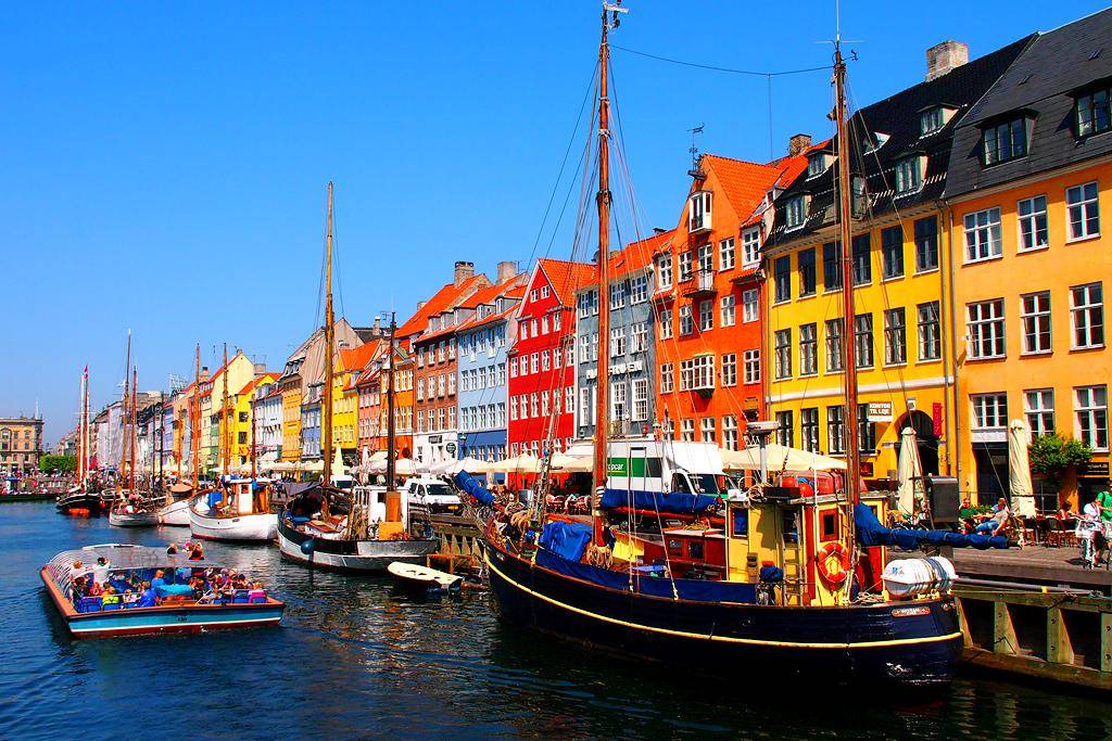 https://cdn.idntimes.com/content-images/post/20171027/nyhavn-b7d013f0d2a4f04006adbd0925bb662f.jpg