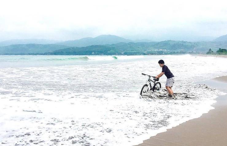 https://cdn.idntimes.com/content-images/blog/20171115/pantai-5c42458d86e36da5036af6603862911a.jpeg