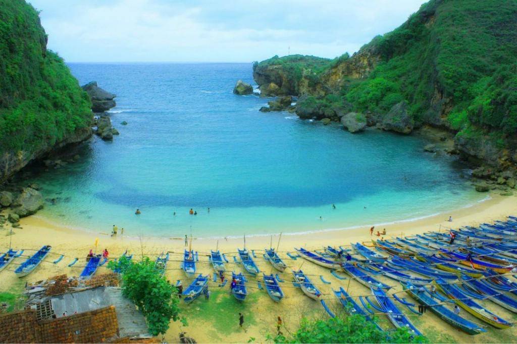 https://cdn.idntimes.com/content-images/post/20170921/pantai-baron-gunung-kidul-5-1024x683-3dea05ab3ee8e410b6cb02dcdca1fcd4.jpg