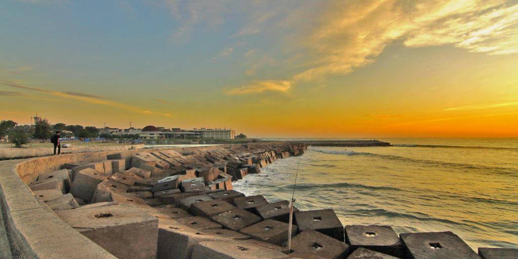https://cdn.idntimes.com/content-images/post/20180330/pantai-panjang-bengkulu-tujuan-surfing-baru-065180c54de04dc85aa491140bd0cfaa.jpg