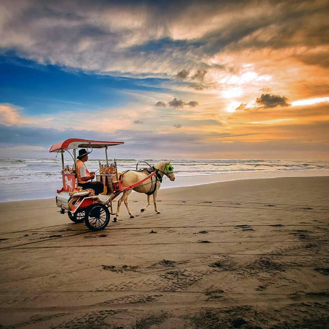 https://cdn.idntimes.com/content-images/post/20171114/pantai2-c6a75eb52c46245d439966735894bfa3.jpg