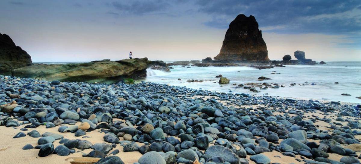 https://cdn.idntimes.com/content-images/post/20171114/pantai4-cce53e1e9b951d38791cf367f88291d3.jpg
