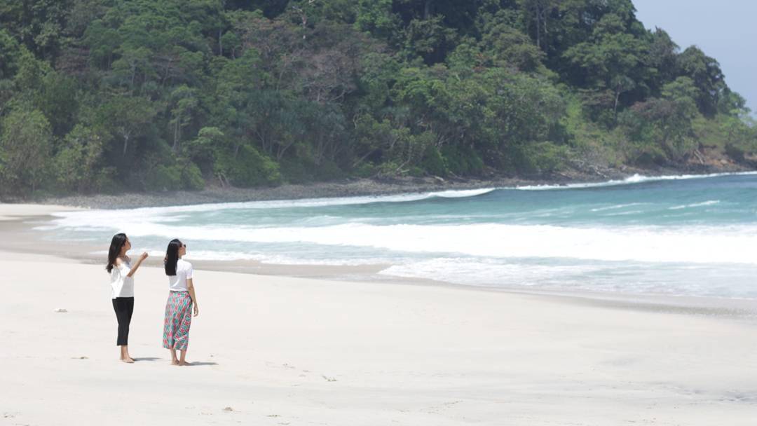 https://cdn.idntimes.com/content-images/post/20171114/pantai6-8e7209eae497945e12b6febf0512401c.jpg