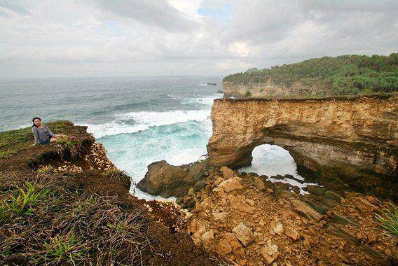http://cdn.idntimes.com/content-images/post/20160207/pantaikarangbolong-83983550d67896f6c53f6dfc59c0a071.jpg