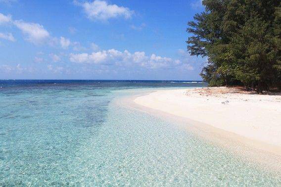 http://cdn.idntimes.com/content-images/post/20160207/pantaikarimunjawa-c00531200d1473b694f25230b1482b5b.jpg