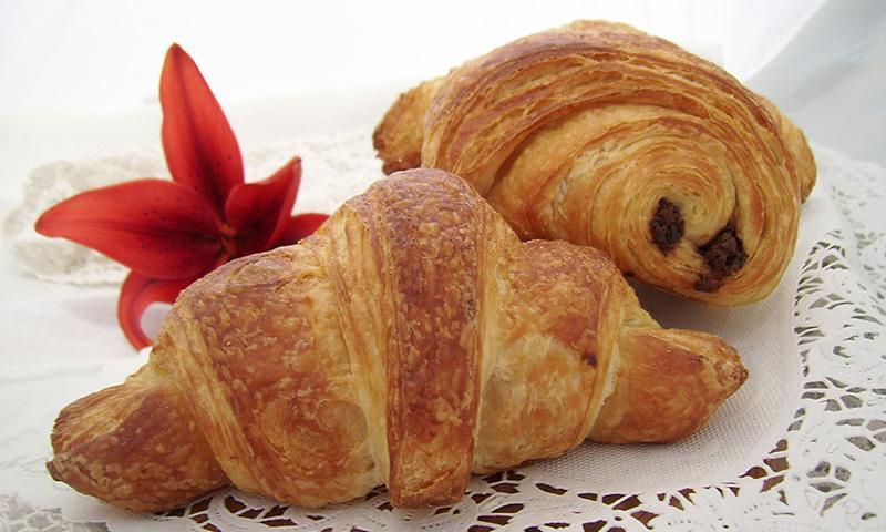https://cdn.idntimes.com/content-images/post/20161227/pastry-croissants-a598fa3012dd7074394f869c42a9feee.jpg