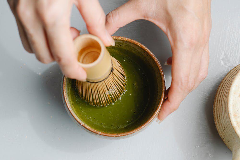 Jangan Asal Kocok! Ini Alasan Matcha Harus Dikocok Pakai Pola Zigzag