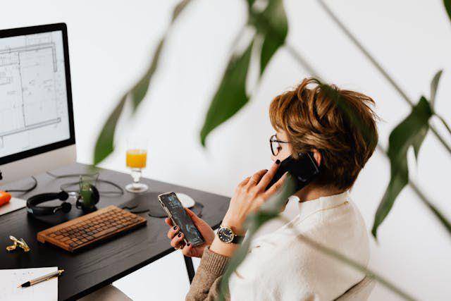 ilustrasi multitasking (pexels.com/ Photo By: Kaboompics.com)