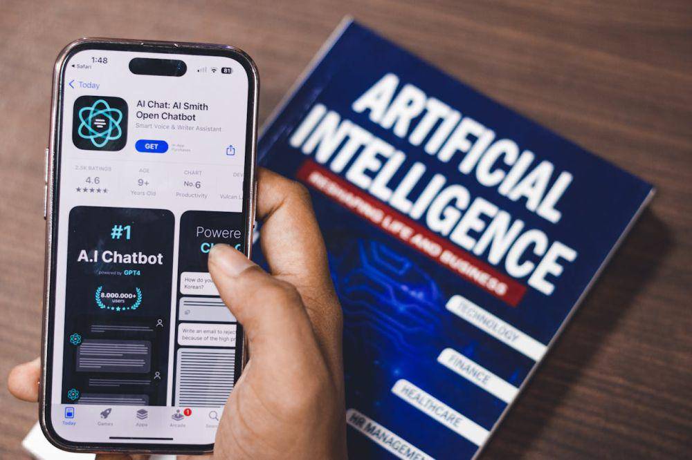 ilustrasi smartphone dengan aplikasi AI (pexels.com/Sanket Mishra)