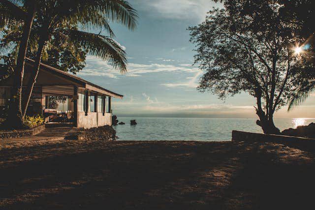 Rumah Dekat Pantai (pexels.com/Muffin Creatives)