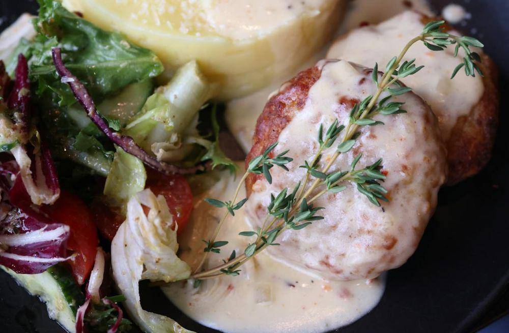 ilustrasi creamy chicken ala Mediterania (pexels.com/Valeria Boltneva)
