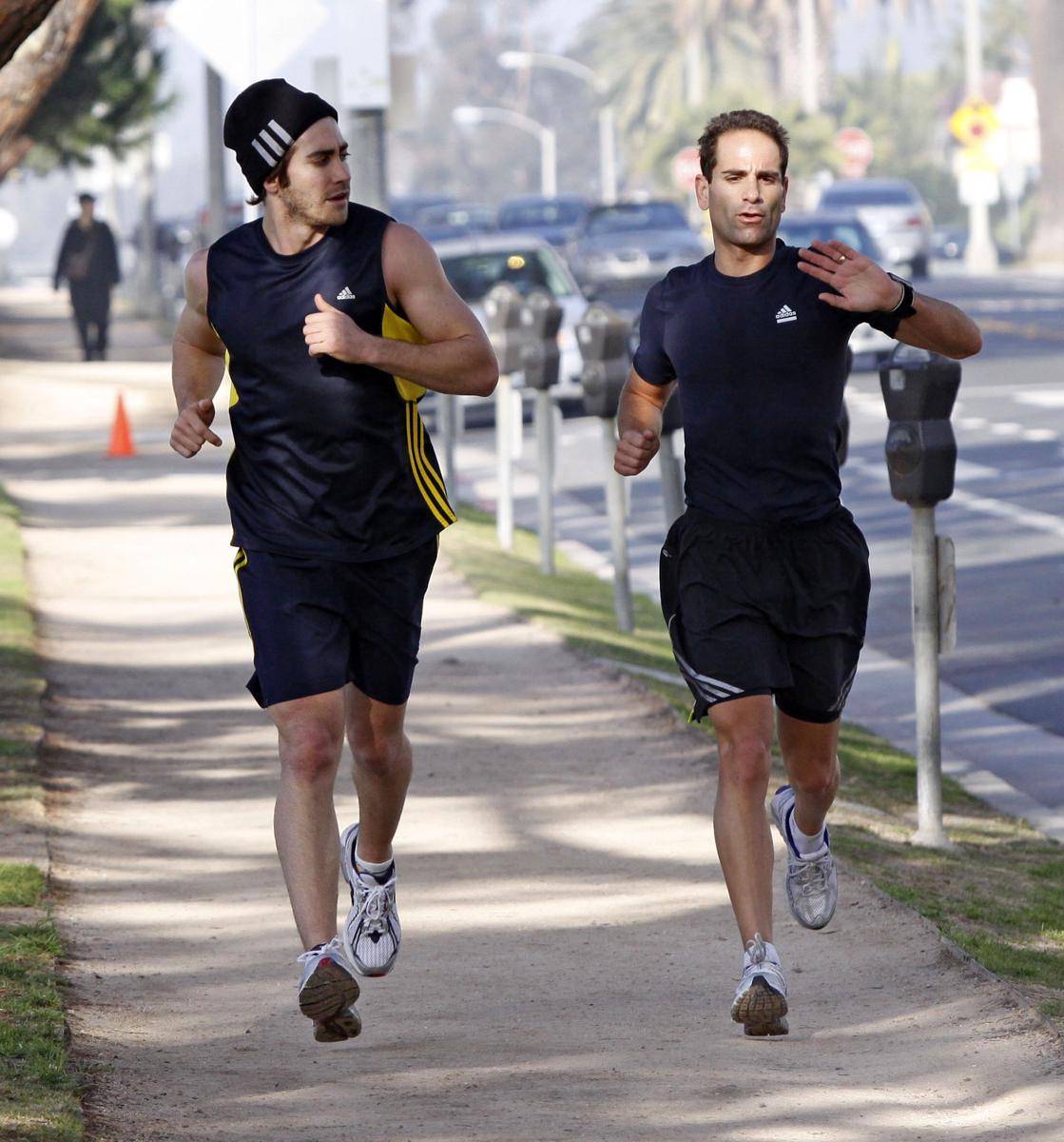 https://cdn.idntimes.com/content-images/post/20170406/photos-jake-gyllenhaal-running-la-before-golden-globes-ed65b4d9eb43260b2a6049bb0d383ffb.jpg