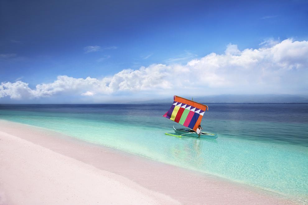 https://cdn.idntimes.com/content-images/post/20171117/pink-sand-beach-of-sta-cruz-island-a3c24f339703d57ee7d2824781860808.jpeg
