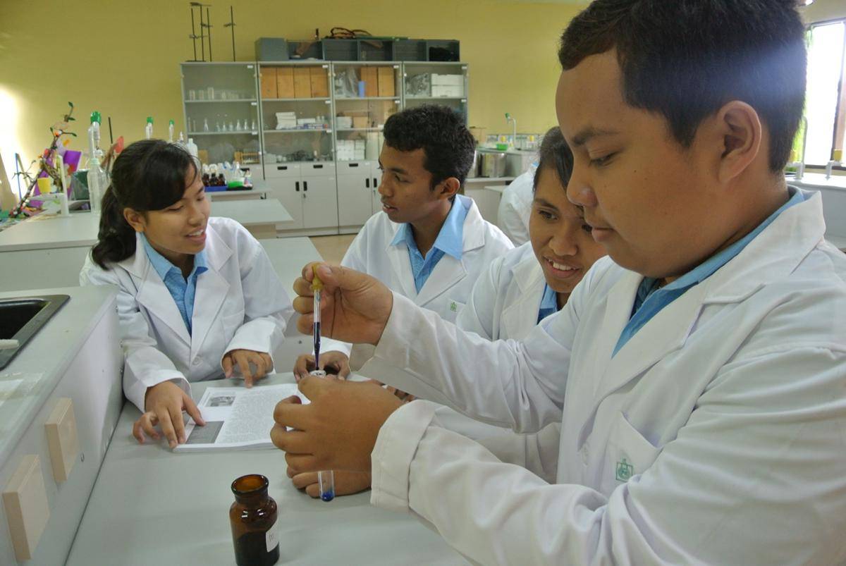 https://cdn.idntimes.com/content-images/post/20170102/praktikum-lab-1-188f86bfdd3cebf431a3b7c22a2896d5.jpg
