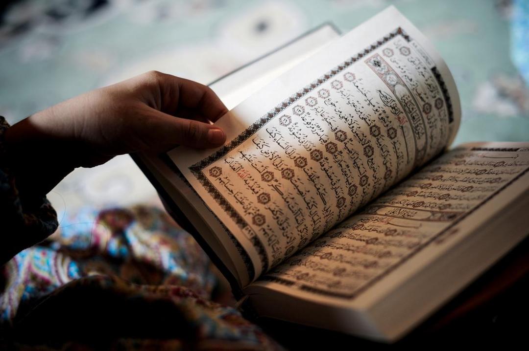 http://cdn.idntimes.com/content-images/post/20160614/quran-pageopen-1536x1022-7b72eeee0c8eabbac06d407b7fe18619.JPG