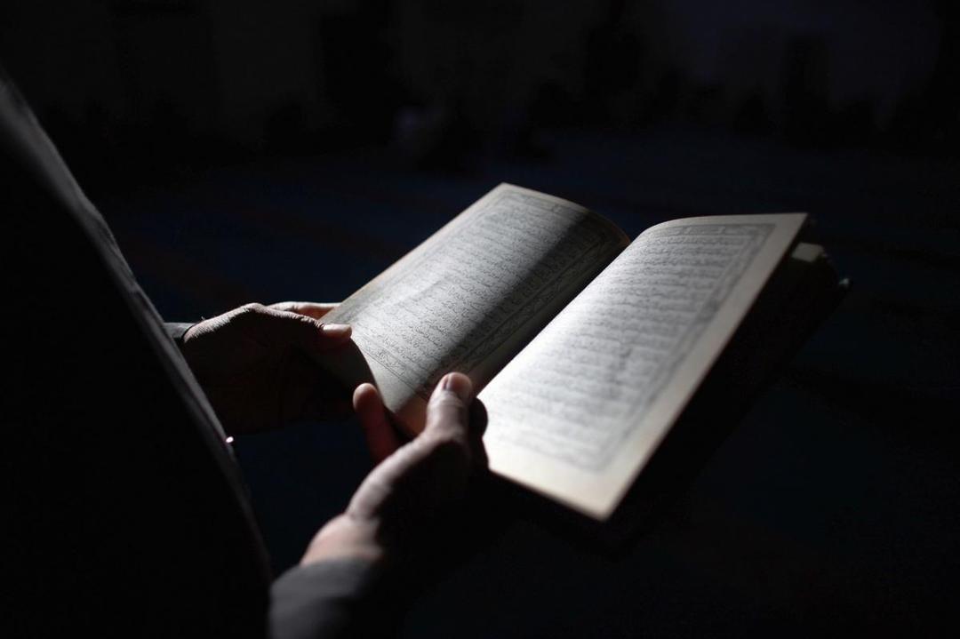 http://cdn.idntimes.com/content-images/post/20160614/reading-quran-1f58c9912ade46149f39281789ea484d.jpg