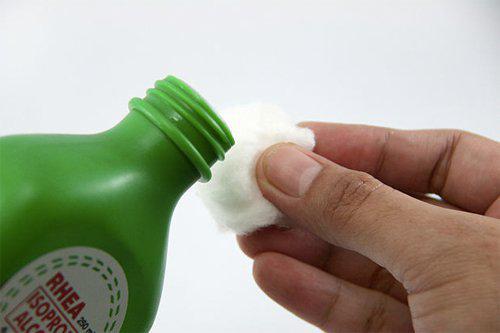 https://cdn.idntimes.com/content-images/post/20170427/rubbing-alcohol-uses-2-b5a8fac576e6a63dce481cfe27649a21.jpg