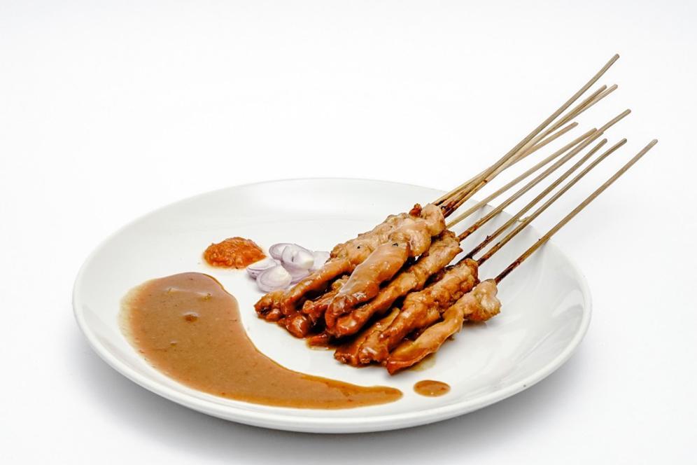 https://cdn.idntimes.com/content-images/post/20180425/sate-ayam-ponorogo-pak-siboen-485aa2083e07eb903d84307f334eb7f4.jpg