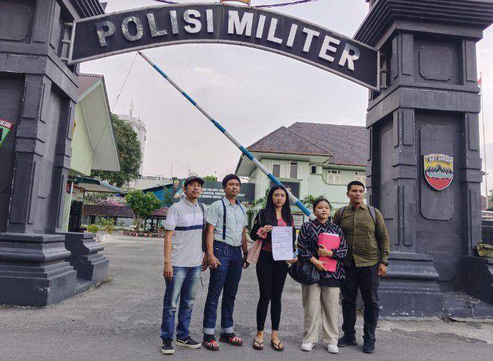 Aji Sumut, LBH Medan, KKJ menemani Eva saat menyampaikan bukti keterlibatan Koptu HB dalam tewasnya wartawan Karo Rico Pasaribu (IDN Times/Eko Agus Herianto)