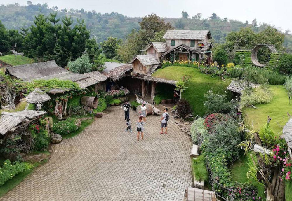 Informasi Wisata Hobbiton Lembang: Lokasi, Rute, dan Tips Berkunjung