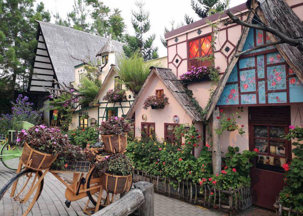 potret Hobbiton Lembang (google.com/maps/julie jjcutemy)