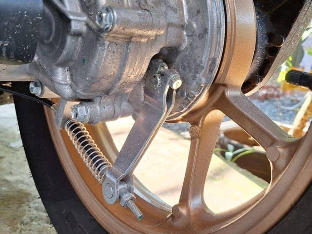 Ilustrasi kampas rem motor belakang (pinterest.com/Teknoindie.id)