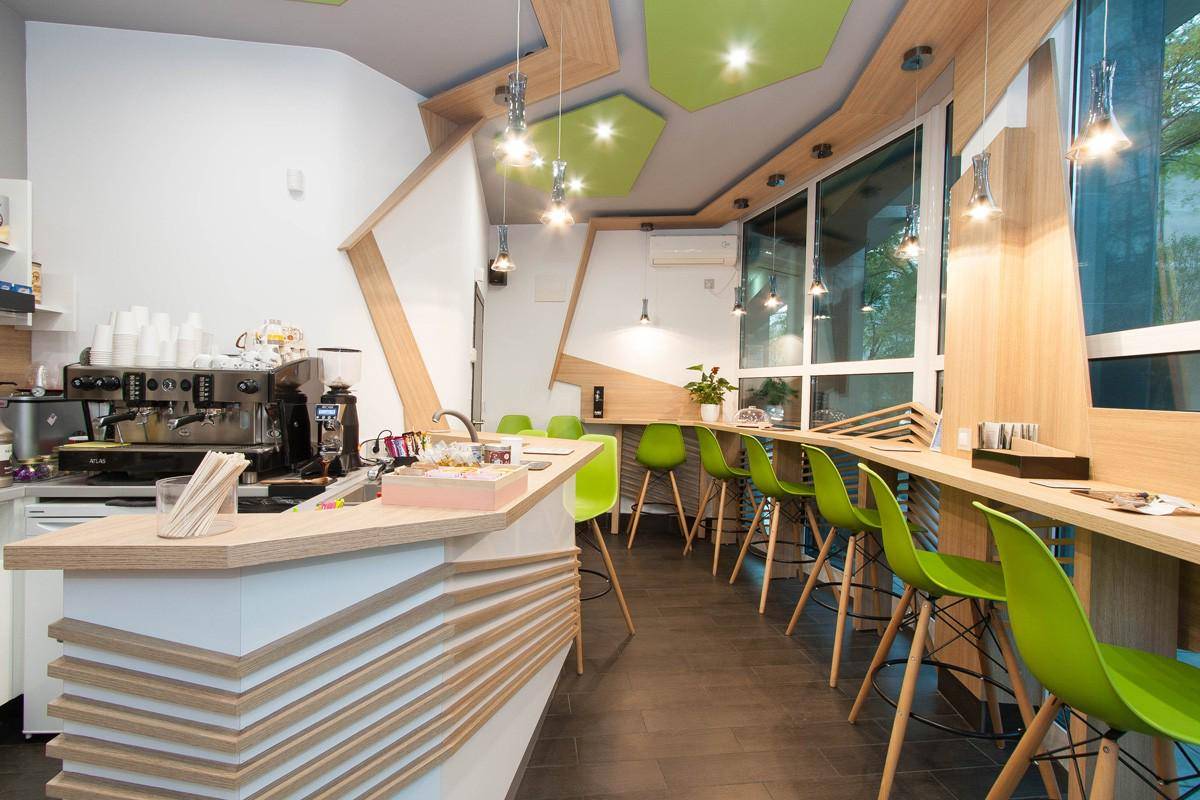 https://cdn.idntimes.com/content-images/post/20170519/small-coffe-interior-design-cae5ea19f792605ad69bc18be9021042.jpg