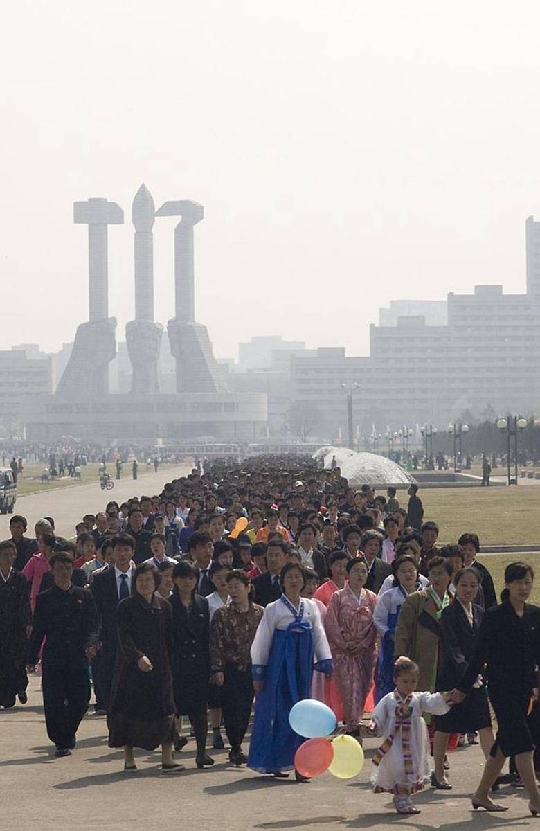https://cdn.idntimes.com/content-images/post/20180119/smuggled-out-photos-north-korea-eric-lafforgue-5a4f2bd46b16d-880-0bc2d6f03dc48d80b0cd890c2562ebec.jpg