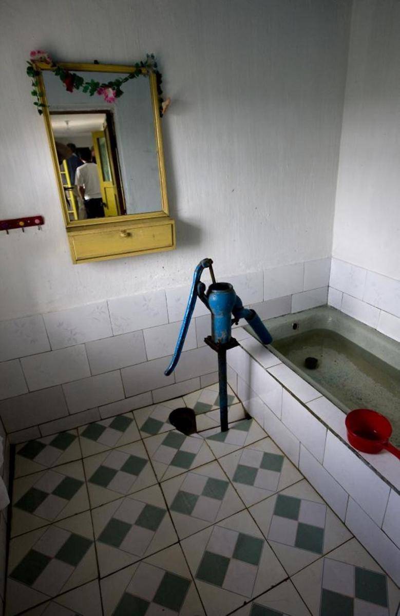 https://cdn.idntimes.com/content-images/post/20180119/smuggled-out-photos-north-korea-eric-lafforgue-5a4f2c84a9cb3-880-8a9d6d2f0f2ccadd1426d154849a96aa.jpg