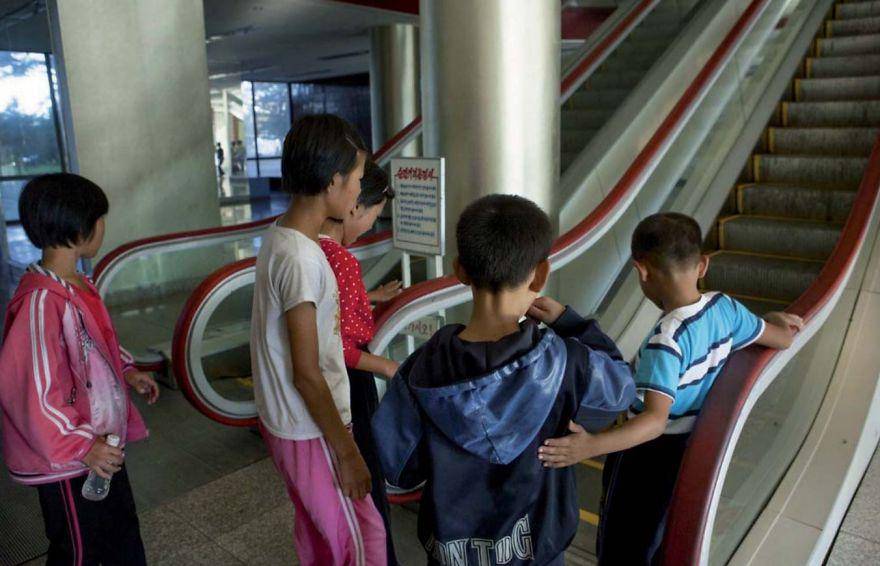https://cdn.idntimes.com/content-images/post/20180119/smuggled-out-photos-north-korea-eric-lafforgue-5a4f318d895ef-880-393e0aaf55294ff9be04b66b213ddb86.jpg