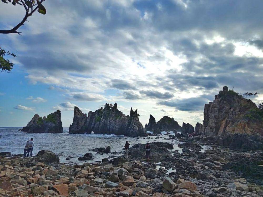 Potret pantai Gigi Hiu (instagram.com/gigihiuofficial)